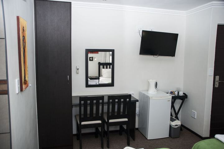 Room 7 of 32