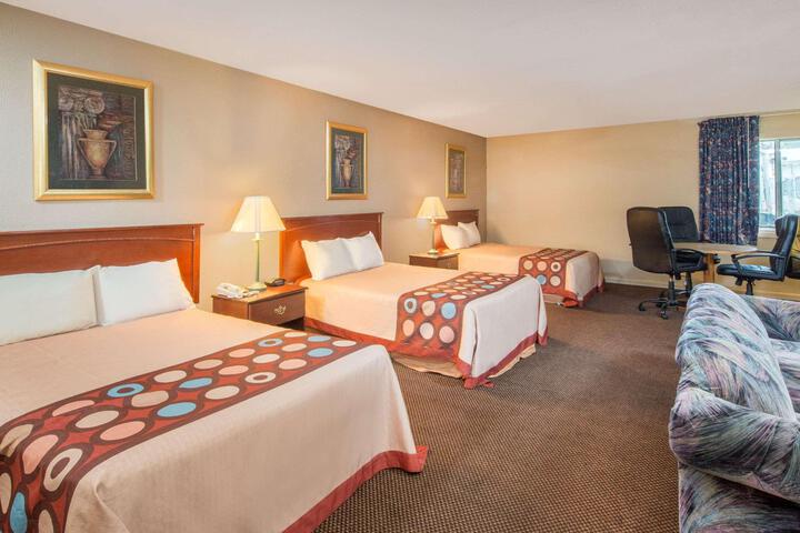 2 Double Beds (3 of 13)