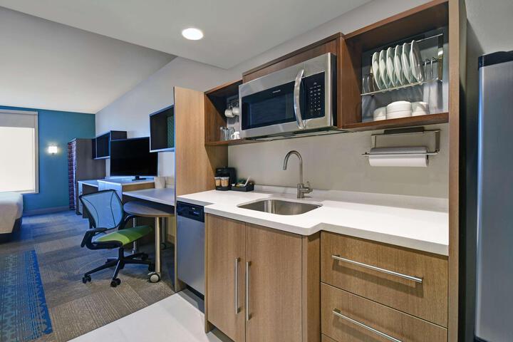 1 King Accessible Tub Studio Suite Corner (12 of 12)