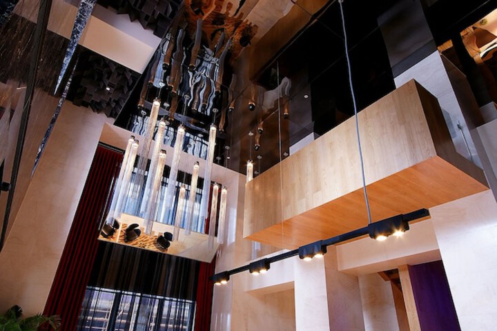 Entrance & Lobby