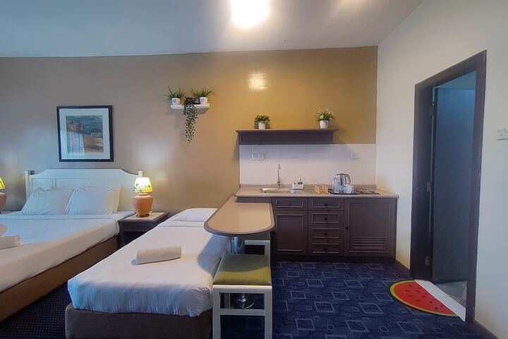 Room 212 of 650
