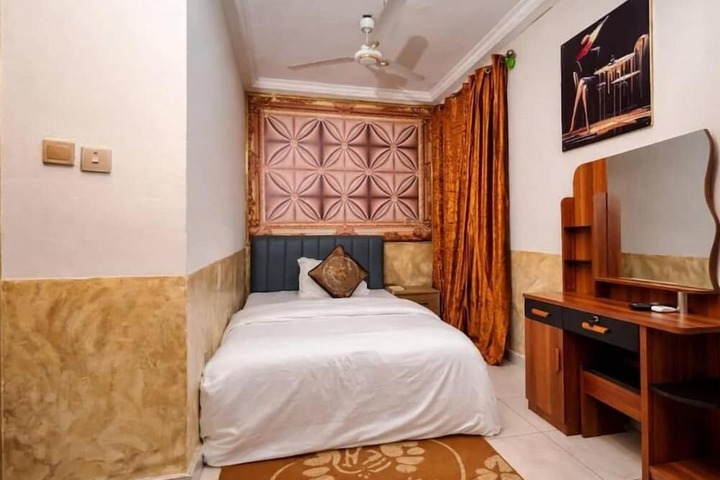 Room 3 of 16