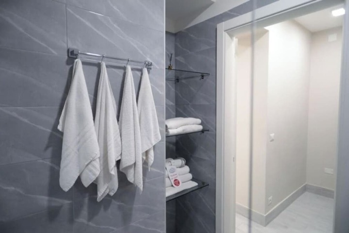 Room 42 of 60