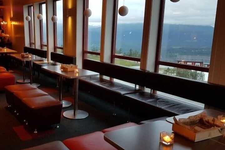Lounge 94 of 126