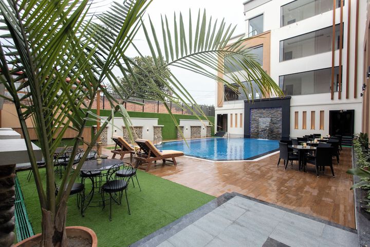 Hotel with Pool