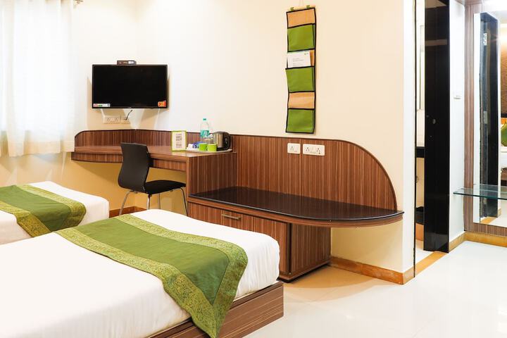 Room 9 of 25