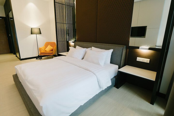 Room 18 of 33