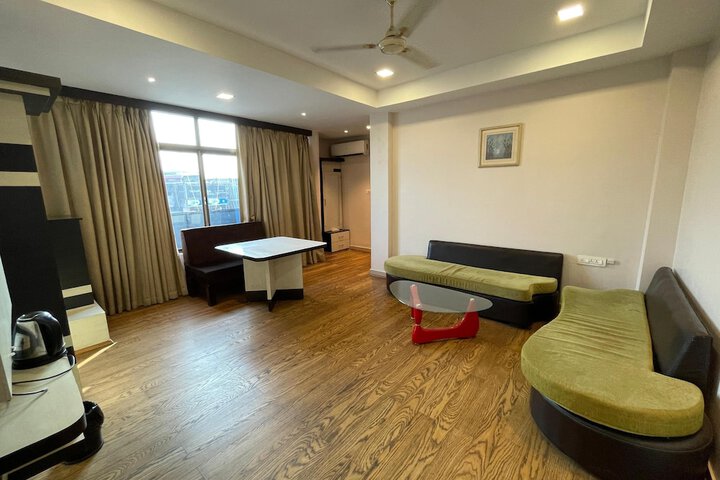 Room 7 of 11
