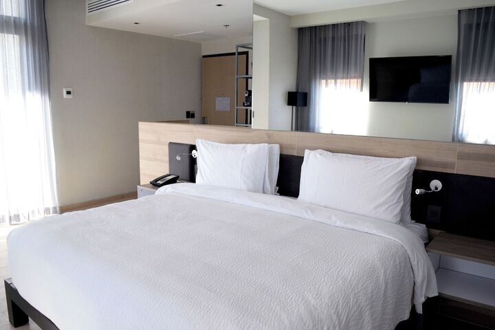 Room 10 of 65
