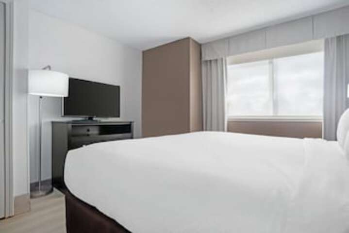 Room 28 of 213