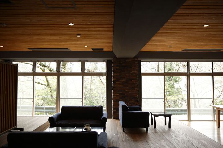 Lounge 34 of 45