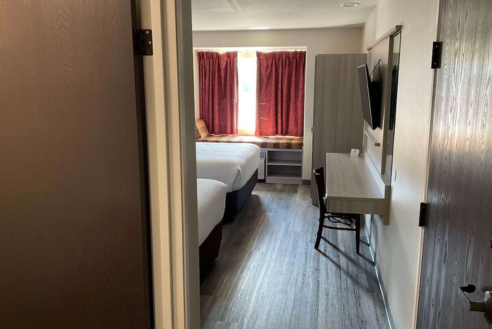 2 Queen Beds (6 of 13)