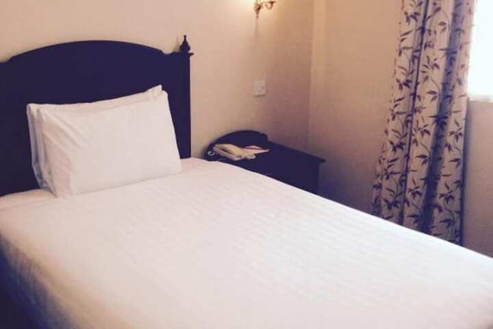 Room 28 of 96
