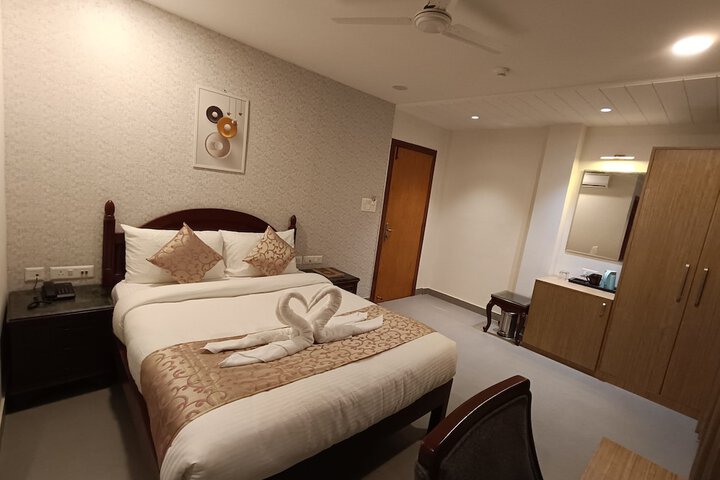 Room 12 of 28