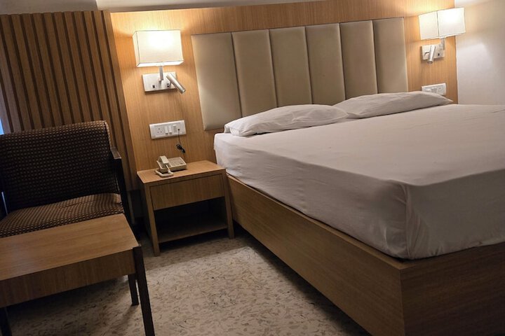 Room 2 of 7