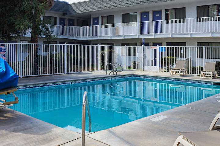 Pool 22 of 35