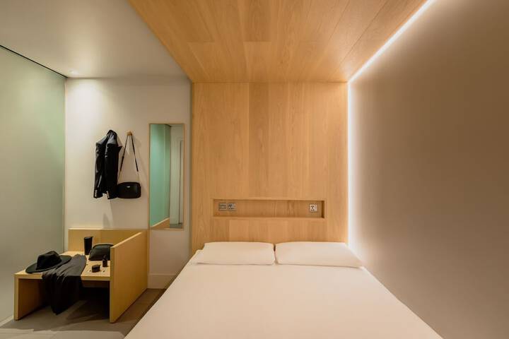 Room 17 of 49