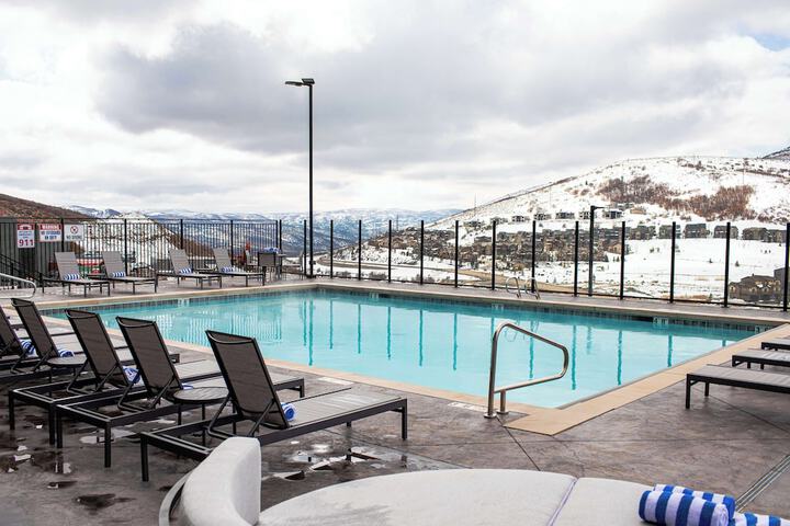 Pool 164 of 215