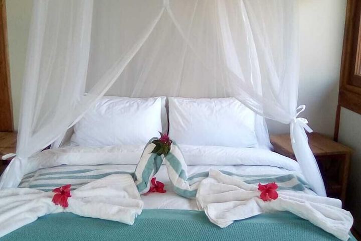 Room 2 of 8