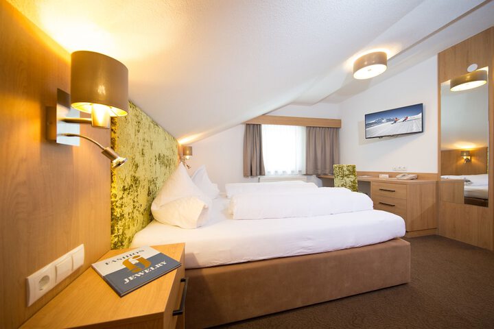 Room 10 of 47