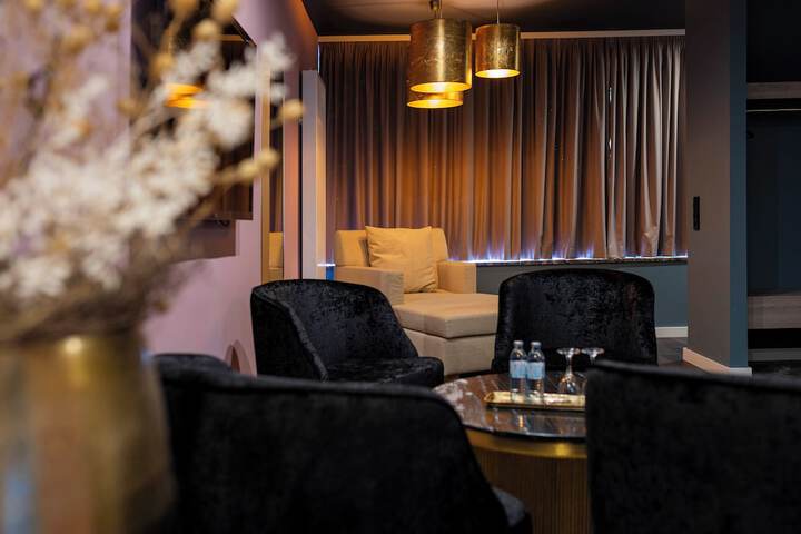Room 22 of 48