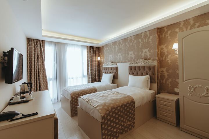 Room 8 of 22