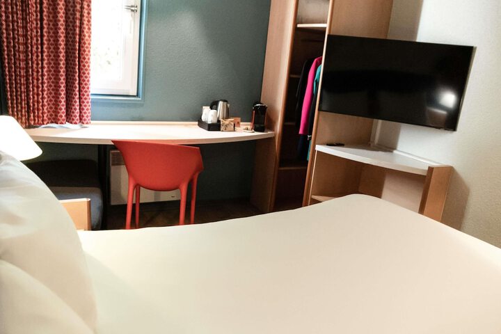 Room 14 of 157