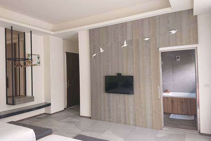 Room 12 of 25