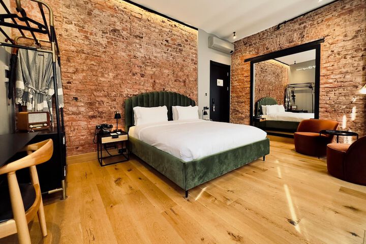 Room 25 of 61