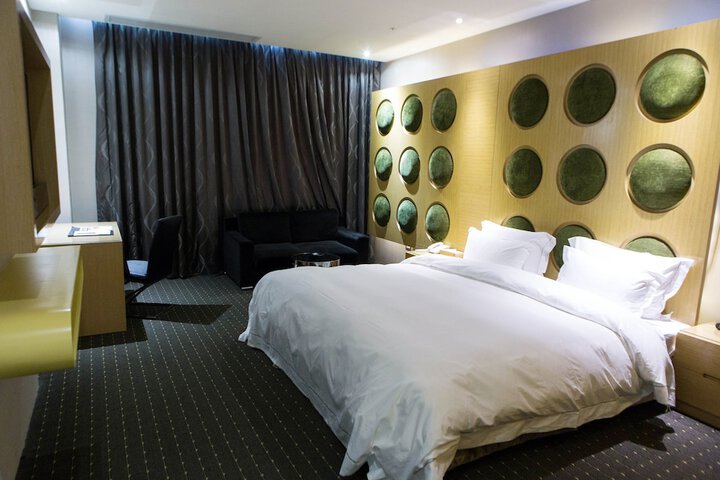 Room 27 of 81