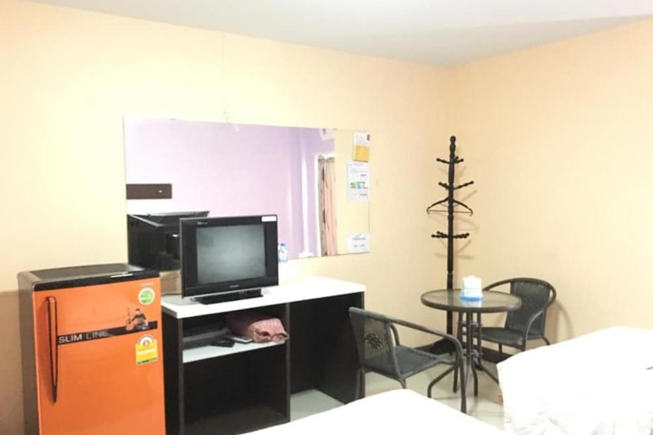 Room 11 of 27