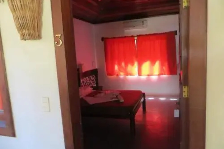 Room 2 of 10