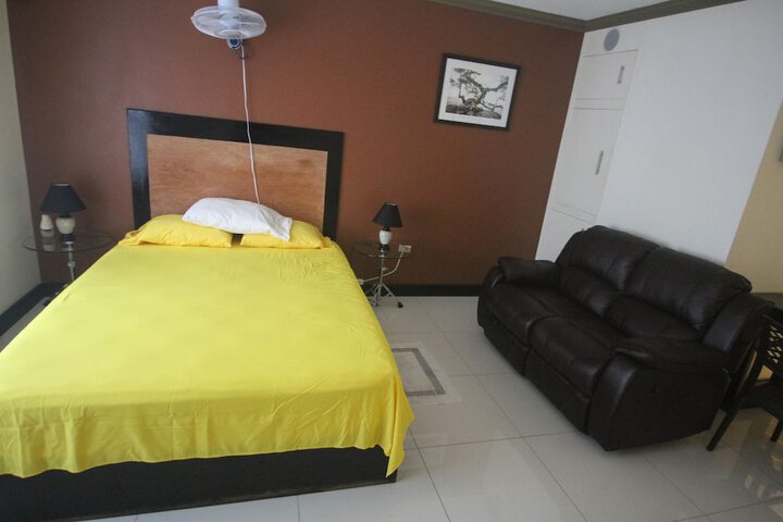 Room 6 of 33