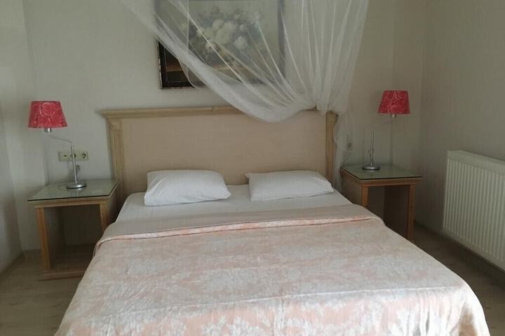 Room 27 of 96