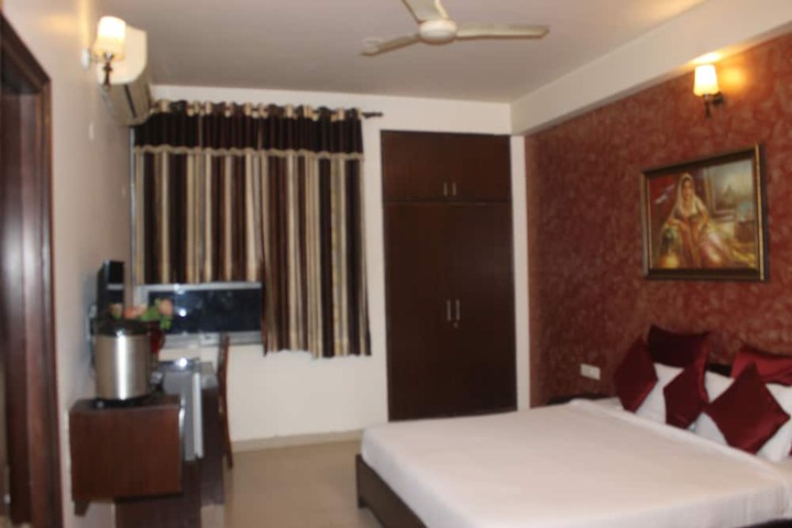 Room 7 of 17