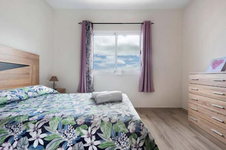 Room 2 of 33