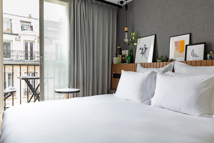 Room 32 of 61