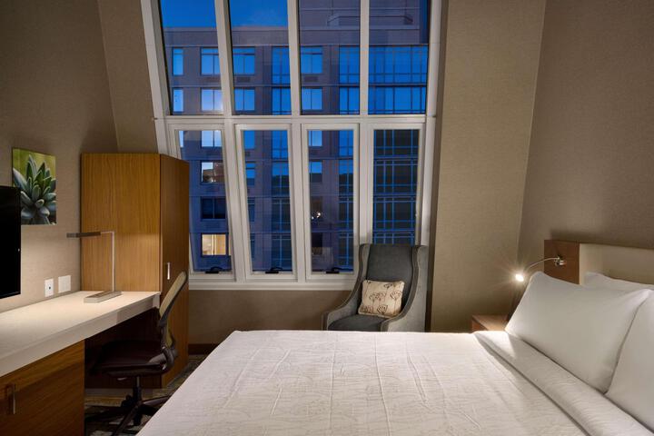 1 King Bed (8 of 17)