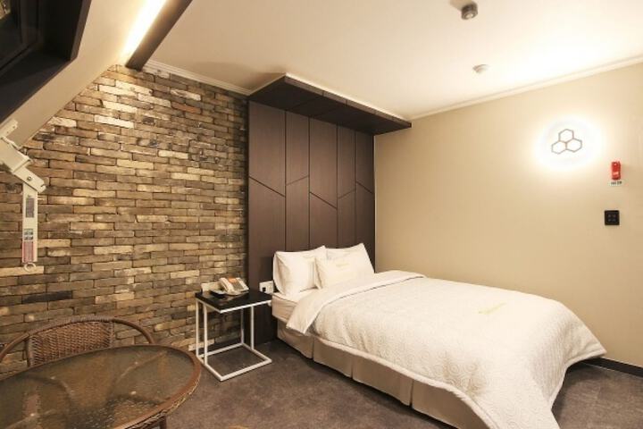 Room 27 of 118