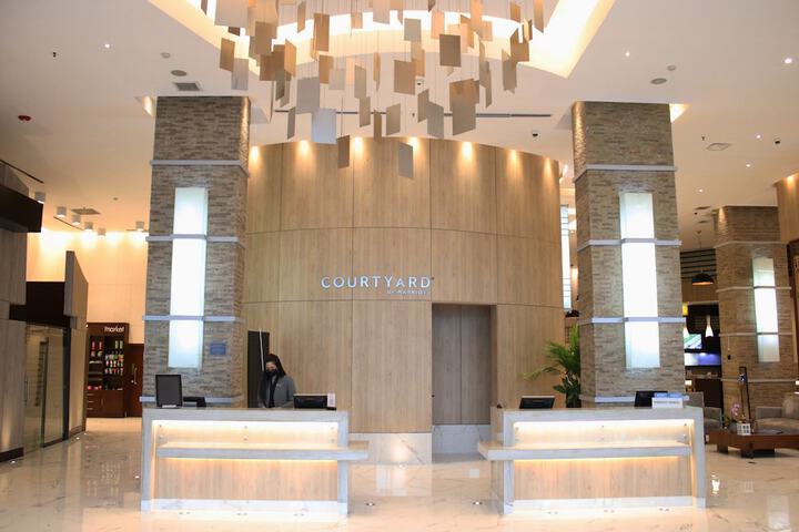 Entrance & Lobby