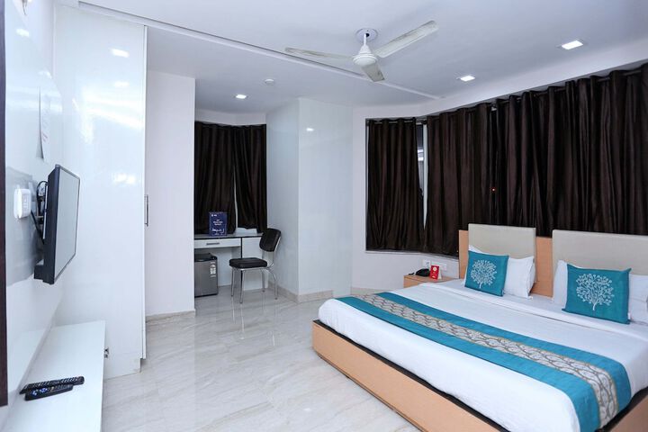 Room 6 of 16