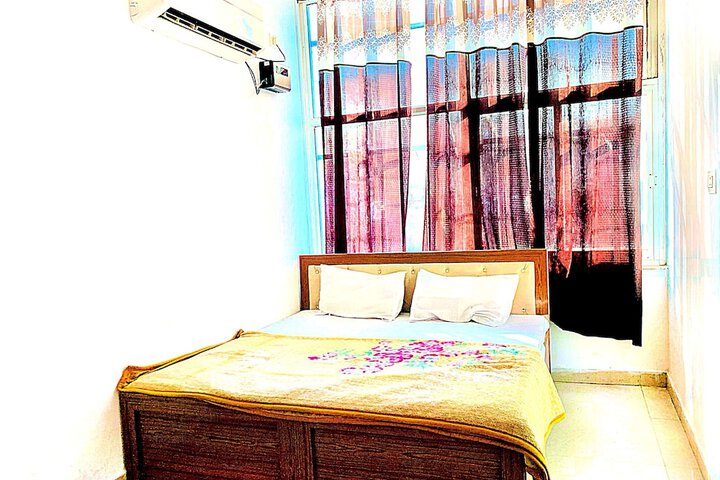Room 10 of 20