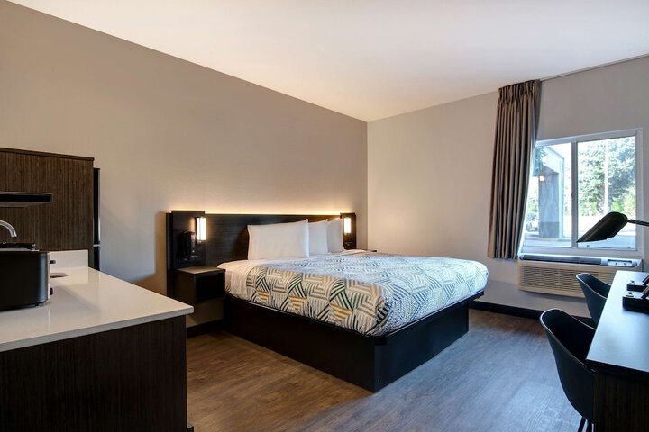 Room 9 of 38