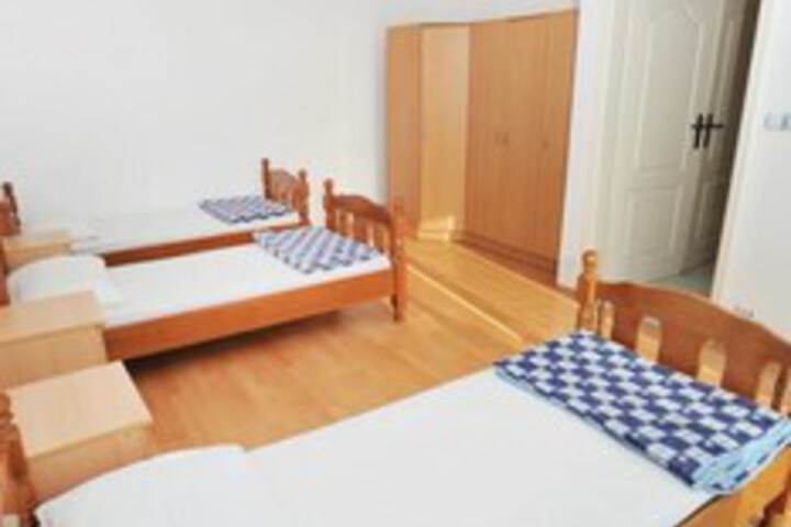 Room 12 of 21