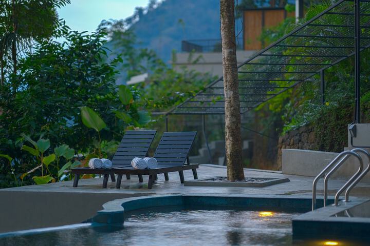 Pool 19 of 43