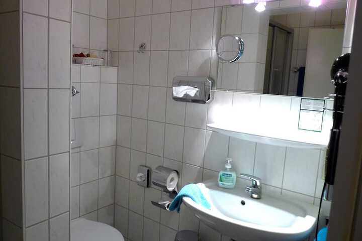 Room 32 of 50