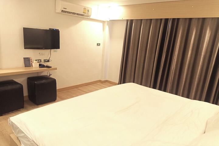 Room 6 of 39