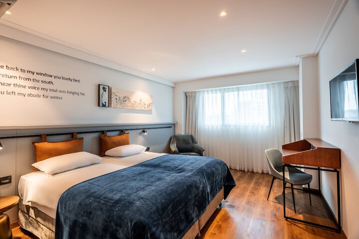 Room 33 of 70