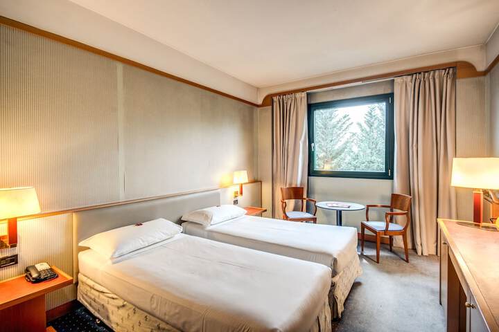 Room 10 of 36