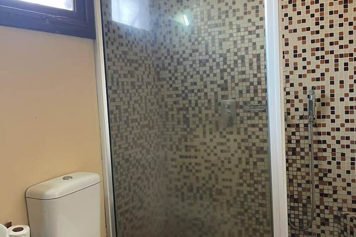 Room 4 of 7